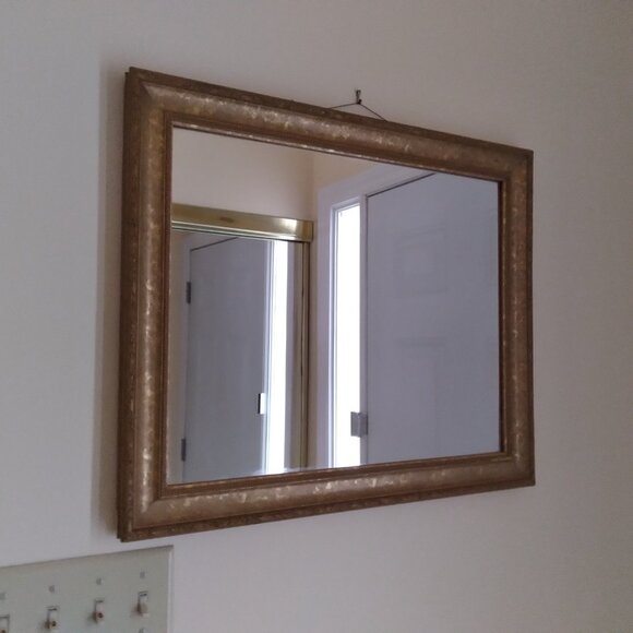 Elegant Vintage Gold Framed Mirror - Picture 1 of 5